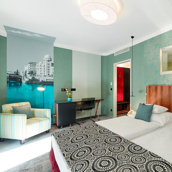 Bright double room at the Hotel Capricorno in Vienna