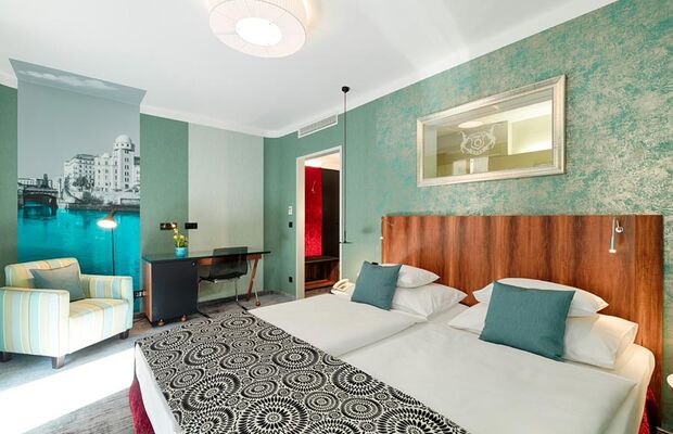 Large double room with balcony at the Hotel Capricorno in Vienna